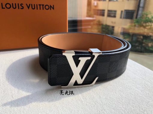 LV Initiales Belt 40 mm. Original Quality Belt including gift box, care book, dust bag, authenticity card. This LV Initiales 40mm Reversible Belt combines plain calf leather with the House’s iconic Damier Cobalt canvas to supply a choice of styles. The plain leather side is perfect for business occasions, while the reverse’s Damier or Monogram canvas creates a more urban feel.