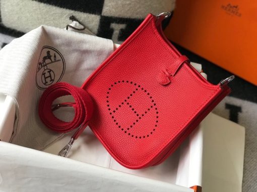 HERMÈS Mini ‘Évelyne’ III 17 Shoulder Bag.