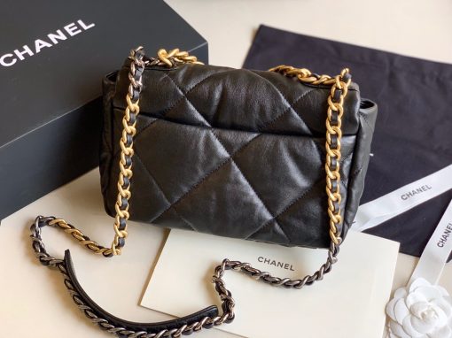 CHANEL '19' Flap Bag 2020