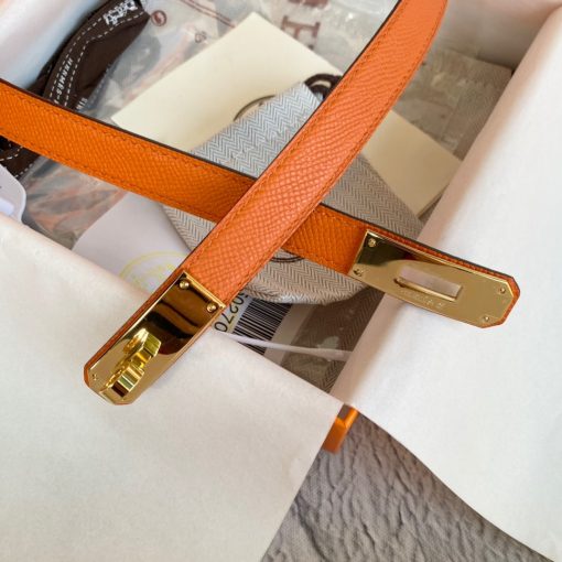 HERMÈS Kelly 18 Belt. Original Quality Belt including gift box, care book, dust bag, authenticity card. The variations of these one size fits all belts change the ways in which they can be worn by adjusting to all sizes while reinterpreting classic Hermes pieces with clever jewel clasps. Thanks to the clever sliding system, this one-size-fits-most belt may be worn at the waist or on the hips.