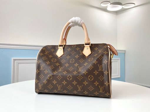 LOUIS VUITTON Speedy 30. Original Quality Bag including gift box, care book, dust bag, authenticity card. Made from iconic Monogram canvas, the LV Speedy 30 is an elegant, compact handbag, a stylish companion for city life. Launched in 1930 as the "Express" and inspired by that era's rapid transit, today’s updated Speedy remains a timeless House icon, with its unmistakable silhouette, rolled leather handles, and engraved, signature padlock.