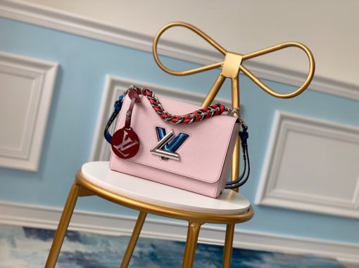 LOUIS VUITTON TWIST Medium Model. Original Quality Bag including gift box, care book, dust bag, authenticity card. For Fall 2019, the Twist MM handbag comes in Epi leather with a braided handle and removable LV Initials charm, echoing the initials of the emblematic LV twist-lock. The luxurious braided handle enables hand-carry whilst the removable leather strap allows the Twist to be carried over the shoulder or cross-body.