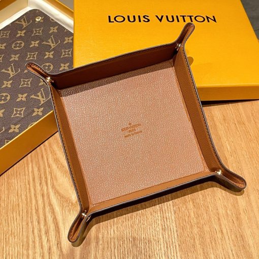 LOUIS VUITTON Monogram Change Tray.