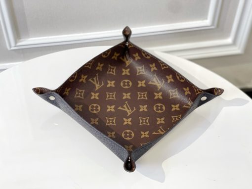 LOUIS VUITTON Monogram Change Tray.