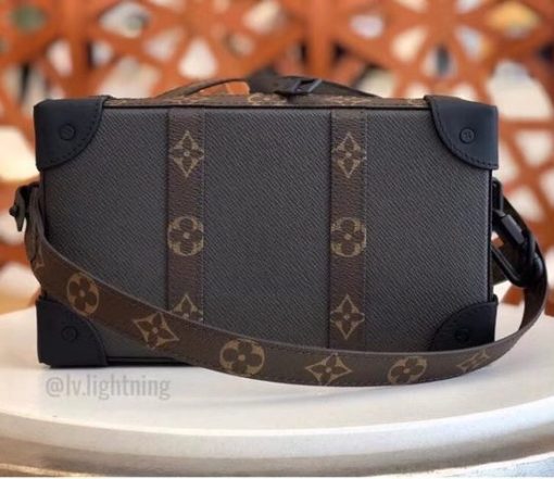 LOUIS VUITTON Soft Trunk Wallet. Original Quality Wallet including gift box, care book, dust bag, authenticity card. For Fall-Winter 2020-21, designer Virgil Abloh has reinvented the iconic Soft Trunk, transforming it into a compact body bag. Supple Taiga leather in a distinctive shade of khaki is paired with refined details like reinforced corners inspired by the House’s historic trunks. And an adjustable strap ensures all-day comfort and convenience.