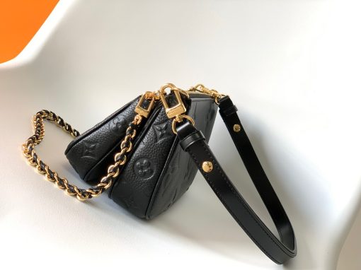 LOUIS VUITTON Multi Pochette Accessoires.