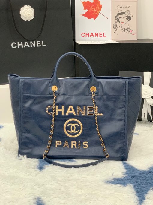 CHANEL Large Shiny Calfskin Tote Bag. Original Quality Bag, care book, dust bag, authenticity card.