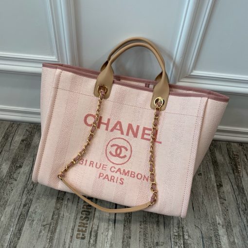 CHANEL Large Deauville Shopping Bag 2021. Authentic quality bag including gift box, booklet, dust bag, authenticity card. The CHANEL Deauville tote matured to a signature CHANEL bag. The bestseller Deauville often appears in seasonal launches in unexpected colors and materials. On the CHANEL website, Chanel calls it the Shopping Bag, but if you walk into a CHANEL boutique and ask for the Deauville, you will be directed to this tote bag.