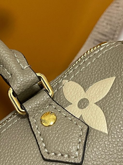 LOUIS VUITTON Papillon BB Bag. Original Quality Bag including gift box, care book, dust bag, authenticity card. The House’s historic Papillon bag is now offered in an adorable BB size. Crafted from Monogram Empreinte leather, this two-tone model features an oversized embossed motif and is accessorised with a cute matching coin purse. Fitted with a wide, removable jacquard strap and two classic Toron top handles, the bag can be carried in several stylish ways.