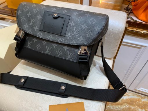 LOUIS VUITTON Messenger PM Voyager. Original Quality Bag including gift box, care book, dust bag, authenticity card. Inspired by the vintage school bag, the Messenger PM Voyager is fashioned in supple Monogram Eclipse canvas, which makes it very comfortable to carry. With two buckles fastener, a convenient adjustable shoulder strap, and numerous internal compartments, it is the perfect bag for the urban man on the move.