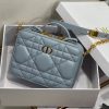 DIOR Caro Box Bag With Chain. Original Quality Bag including gift box, care book, dust bag, authenticity card. Maria Grazia Chiuri's Dior Caro box bag with chain is a modern creation. Crafted in calfskin, it stands out with a unique Macrocannage quilted effect and a spacious compartment, including three card slots, to accommodate all the daily essentials. The removable chain strap features a leather insert for comfortable and adjustable wear, either over the shoulder or crossbody, while the handle allows it to be carried by hand.