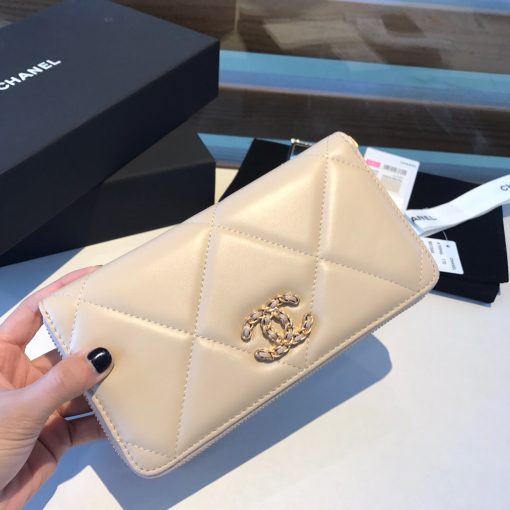 CHANEL 19 Long Zipped Wallet.  Original Quality Wallet including gift box, care book, dust bag, authenticity card. This wallet is practical and amazing; perfect to hold paper money, credit cards and coins.