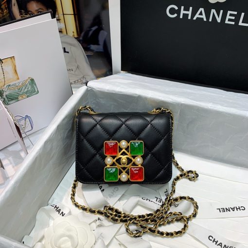 CHANEL Small Flap Bag with Crystal Pearls and Resin. Original Quality Bag including gift box, care book, dust bag, authenticity card. Chanel has introduced the Small Flap Bag in a bejeweled variant at Fall-Winter 2020/21 season. The bag is subtly blingy featuring faux pearls and Chanel’s Gripoix (poured glass jewels) on the clasp.