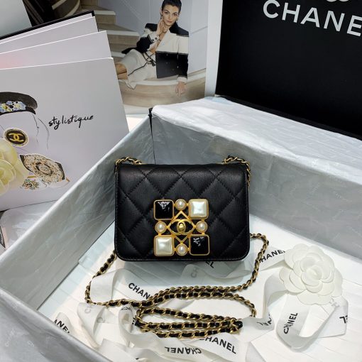 CHANEL Small Flap Bag with Crystal Pearls and Resin. Original Quality Bag including gift box, care book, dust bag, authenticity card. Chanel has introduced the Small Flap Bag in a bejeweled variant at Fall-Winter 2020/21 season. The bag is subtly blingy featuring faux pearls and Chanel’s Gripoix (poured glass jewels) on the clasp.