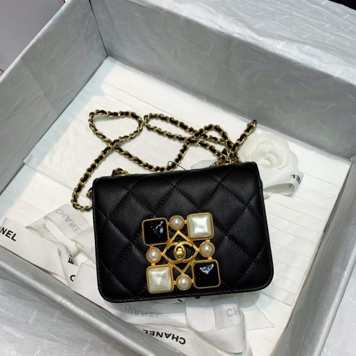 CHANEL Small Flap Bag with Crystal Pearls and Resin. Original Quality Bag including gift box, care book, dust bag, authenticity card. Chanel has introduced the Small Flap Bag in a bejeweled variant at Fall-Winter 2020/21 season. The bag is subtly blingy featuring faux pearls and Chanel’s Gripoix (poured glass jewels) on the clasp.