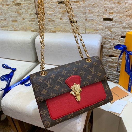 LOUIS VUITTON Victoire Chain Bag.