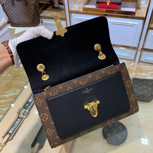 LOUIS VUITTON Victoire Chain Bag.