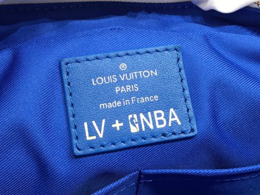 LOUIS VUITTON with NBA NIL Messenger. Original Quality Bag including gift box, care book, dust bag, authenticity card. Part of Virgil Abloh’s collaboration with the NBA, the Nil Messenger is made from Monogram canvas and features a leather NBA logo patch on its side. The bag’s adjustable leather strap ensures carrying comfort while two outside pockets and a back pocket give quick-and-easy access to belongings.