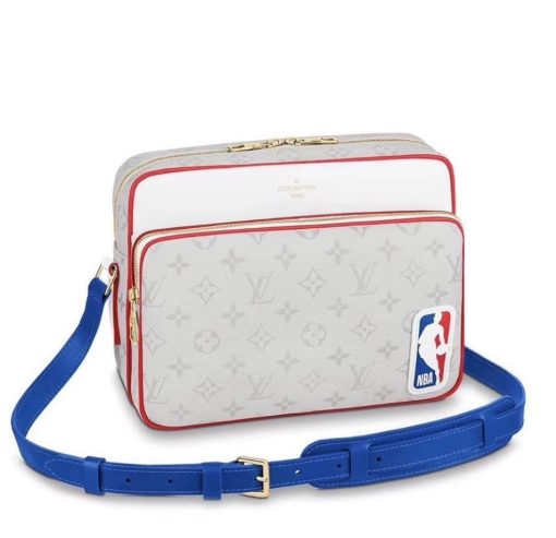 LOUIS VUITTON with NBA NIL Messenger. Original Quality Bag including gift box, care book, dust bag, authenticity card. Part of Virgil Abloh’s collaboration with the NBA, the Nil Messenger is made from Monogram canvas and features a leather NBA logo patch on its side. The bag’s adjustable leather strap ensures carrying comfort while two outside pockets and a back pocket give quick-and-easy access to belongings.