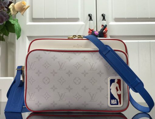 LOUIS VUITTON with NBA NIL Messenger. Original Quality Bag including gift box, care book, dust bag, authenticity card. Part of Virgil Abloh’s collaboration with the NBA, the Nil Messenger is made from Monogram canvas and features a leather NBA logo patch on its side. The bag’s adjustable leather strap ensures carrying comfort while two outside pockets and a back pocket give quick-and-easy access to belongings.