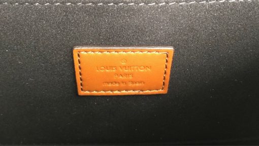 LOUS VUITTON Dauphine MM Shoulder Bag. Original Quality Bag. Authentic Style. Genuine Calf Leather. Metal Hardware. Authentic Packaging. Original Quality Dust Bag. For Spring-Summer 2019 Nicolas Ghesquière unveils a new must-have: the Dauphine Mini handbag. This adorable compact model is crafted from Monogram and Monogram Reverse canvas, trimmed with smooth tan calfskin. The high-shine LV lock and leather smart strap add a modern twist to this signature piece, which is perfectly sized for day-to-evening wear.