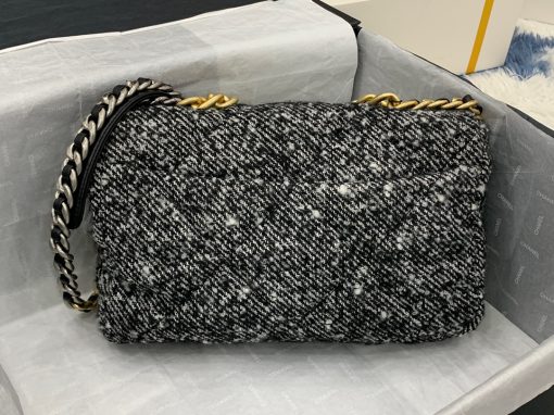 CHANEL 19 Flap Bag. 