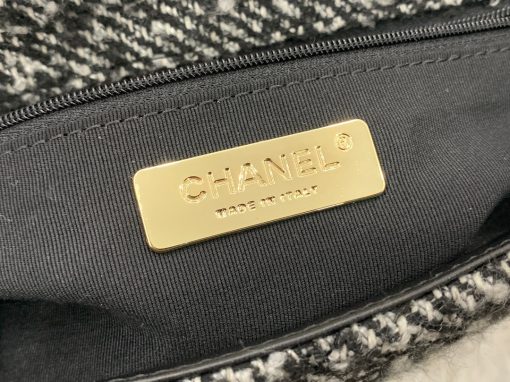 CHANEL 19 Flap Bag. 