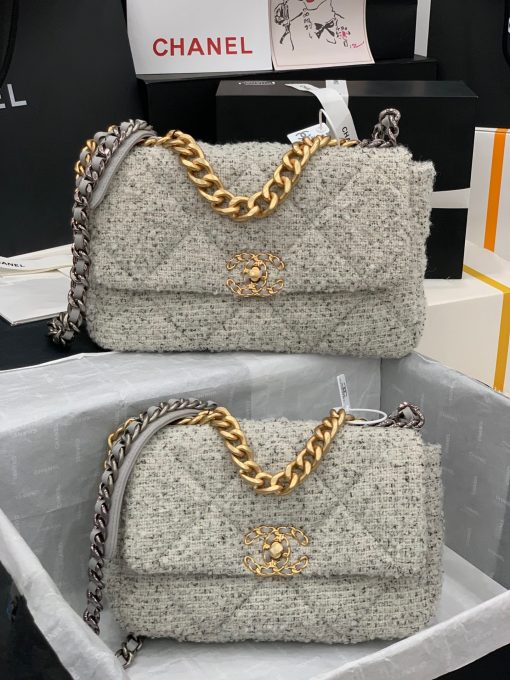 CHANEL 19 Flap Bag. 