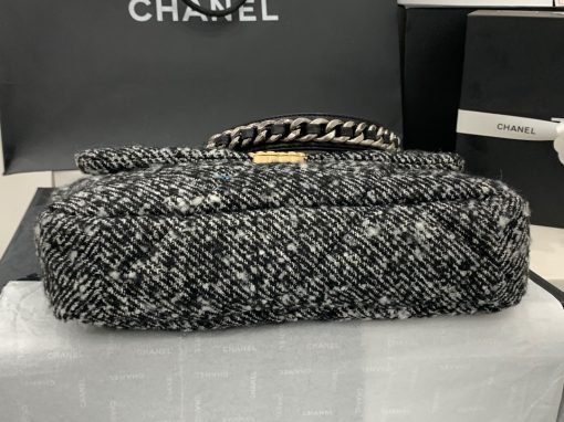 CHANEL 19 Flap Bag. 