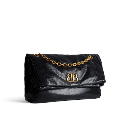 *CIAGA Monaco Medium Chain Bag: Redefining Elegance with Innovation. At the core of Balenciaga lies a commitment to innovation, evident in every piece that proudly unveils a modern interpretation of fashion. Behold the Monaco Medium leather shoulder bag, meticulously crafted from luxurious arena calfskin leather.