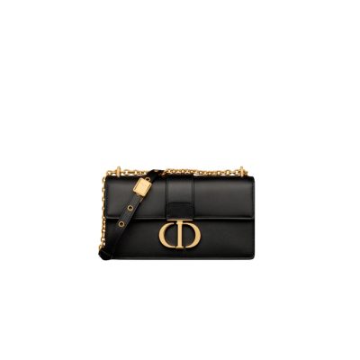 DIOR 30 Montaigne East-West Bag With Chain. Original Quality Bag including gift box, care book, dust bag, authenticity card. The East-West bag with chain enhances the 30 Montaigne line with a timeless and elegant design crafted in ultra-smooth calfskin. The flap has an antique gold-finish metal CD clasp, inspired by the seal of a Christian Dior perfume bottle. Other details, like the embossed 30 Montaigne signature on the back, highlight the streamlined design. The bag features a removable chain strap with a leather insert that allows it to be comfortably carried by hand, worn over the shoulder or crossbody.