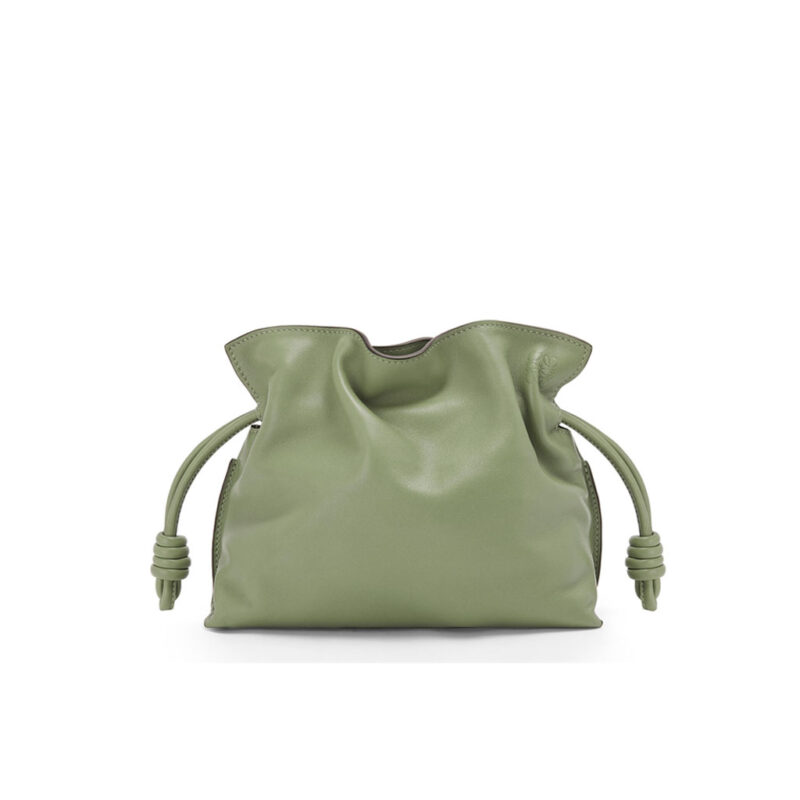 LOEWE Mini Flamenco Clutch. Original Quality Bag including gift box, care book, dust bag, authenticity card. Launched in the 1970s, the Flamenco Clutch cinches closed using drawstring pulls finished in signature coiled knots. This mini version is crafted in nappa calfskin. The Flamenco mini can hold for example a small vertical wallet, most mobile phones (up to 6.1 inches) and sunglasses case. Suitable for shoulder, crossbody or hand carry.