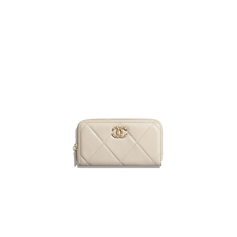 CHANEL 19 Long Zipped Wallet. Original Quality Wallet including gift box, care book, dust bag, authenticity card. This wallet is practical and amazing; perfect to hold paper money, credit cards and coins.