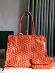 Hardy PM Bag. Authentic quality luxury bag crafted in genuine leather comes with authenticity card, dust bag and gift bag. Effortless Elegance, Everyday Function. The Hardy PM bag is the perfect companion for everyday use or work, easily fitting A4 files with ease. Designed for those who value lightness, flexibility, and added security, it features a zip closure to keep your essentials safe. With long, comfortable handles, it's ideal for carrying over the shoulder all day with ease. | PURSE POP UP LIVE Hardy PM Bag. Authentic quality luxury bag crafted in genuine leather comes with authenticity card, dust bag and gift bag. Effortless Elegance, Everyday Function. The Hardy PM bag is the perfect companion for everyday use or work, easily fitting A4 files with ease. Designed for those who value lightness, flexibility, and added security, it features a zip closure to keep your essentials safe. With long, comfortable handles, it's ideal for carrying over the shoulder all day with ease.