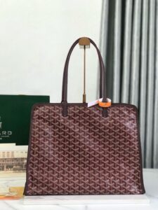 Hardy PM Bag. Authentic quality luxury bag crafted in genuine leather comes with authenticity card, dust bag and gift bag. Effortless Elegance, Everyday Function. The Hardy PM bag is the perfect companion for everyday use or work, easily fitting A4 files with ease. Designed for those who value lightness, flexibility, and added security, it features a zip closure to keep your essentials safe. With long, comfortable handles, it's ideal for carrying over the shoulder all day with ease. | PURSE POP UP LIVE Hardy PM Bag. Authentic quality luxury bag crafted in genuine leather comes with authenticity card, dust bag and gift bag. Effortless Elegance, Everyday Function. The Hardy PM bag is the perfect companion for everyday use or work, easily fitting A4 files with ease. Designed for those who value lightness, flexibility, and added security, it features a zip closure to keep your essentials safe. With long, comfortable handles, it's ideal for carrying over the shoulder all day with ease.
