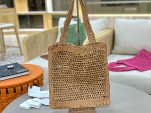 Summer Banana Tote Bag. Authentic quality luxury bag crafted in genuine leather comes with authenticity card, dust bag and gift bag. Heritage in Hand: Where Artisan Craft Meets Summer Elegance. Introducing the Summer Banana Tote—an artisanal masterpiece crafted from raffia and calfskin by a single artisan over 4.5 days in partnership with Made For A Woman. This spacious tote is adorned with a handwritten signature inspired by *loé’s rich heritage, while a playful dangling chain and delicate charms add the perfect finishing touch. A celebration of craftsmanship and effortless summer style. | PURSE POP UP LIVE Summer Banana Tote Bag. Authentic quality luxury bag crafted in genuine leather comes with authenticity card, dust bag and gift bag. Heritage in Hand: Where Artisan Craft Meets Summer Elegance. Introducing the Summer Banana Tote—an artisanal masterpiece crafted from raffia and calfskin by a single artisan over 4.5 days in partnership with Made For A Woman. This spacious tote is adorned with a handwritten signature inspired by *loé’s rich heritage, while a playful dangling chain and delicate charms add the perfect finishing touch. A celebration of craftsmanship and effortless summer style.