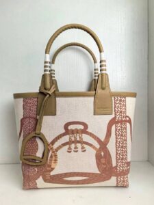 Steeple 25 Bag. Authentic quality luxury bag crafted in genuine leather comes with authenticity card, dust bag and gift bag. Where art meets heritage. The *rmès Steeple Bag is a charming fusion of heritage and artistry, crafted from a blend of canvas and Swift leather. Its design pays tribute to *rmès’ equestrian roots with whip-shaped handles and a stirrup-inspired charm, adding a playful yet sophisticated touch. Lightweight yet spacious, the Steeple is ideal for daily use. Whether you opt for a vibrant motif or a sleek, single-color design, this bag stands out as an artistic expression of luxury that seamlessly integrates into a modern lifestyle. Praised for its unique aesthetic and accessibility within the *rmès lineup, the Steeple Bag is adored by fashion enthusiasts who appreciate its colorful palette and bold personality. While it’s best suited for those who enjoy the texture and look of canvas, it remains a versatile statement piece that captures the spirit of everyday elegance. | PURSE POP UP LIVE Steeple 25 Bag. Authentic quality luxury bag crafted in genuine leather comes with authenticity card, dust bag and gift bag. Where art meets heritage. The *rmès Steeple Bag is a charming fusion of heritage and artistry, crafted from a blend of canvas and Swift leather. Its design pays tribute to *rmès’ equestrian roots with whip-shaped handles and a stirrup-inspired charm, adding a playful yet sophisticated touch. Lightweight yet spacious, the Steeple is ideal for daily use. Whether you opt for a vibrant motif or a sleek, single-color design, this bag stands out as an artistic expression of luxury that seamlessly integrates into a modern lifestyle. Praised for its unique aesthetic and accessibility within the *rmès lineup, the Steeple Bag is adored by fashion enthusiasts who appreciate its colorful palette and bold personality. While it’s best suited for those who enjoy the texture and look of canvas, it remains a versatile statement piece that captures the spirit of everyday elegance.