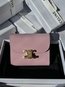 Small Flap Wallet Triomphe. Authentic quality luxury bag crafted in genuine leather comes with authenticity card, dust bag and gift bag. Small in Size, Grand in Style. Discover timeless sophistication in the palm of your hand with the *ELINE Small Flap Wallet TRIOMPHE in shiny calfskin. Meticulously crafted from luxurious leather, this compact beauty showcases the iconic Triomphe clasp in gold-tone metal, a refined nod to Parisian heritage. Despite its petite size, it opens to reveal smart compartments for cards, bills, and coins—proving that style never compromises function. Whether tucked into your favorite designer bag or carried solo for a night out, this wallet is your everyday dose of quiet luxury.