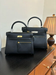 Kelly Colormatic. Authentic quality luxury bag crafted in genuine leather comes with authenticity card, dust bag and gift bag. Where Classic Kelly Meets Colourful Genius. Hand-crafted from ultra-smooth Swift leather and finished with radiant gold hardware, this exceptional limited-edition masterpiece brings a fresh, artistic twist to the iconic Kelly silhouette. Its cleverly designed front pocket opens wide with a single gusset for effortless access, while the rear flap pocket keeps your daily essentials—especially your most-used cards—right at your fingertips. The asymmetric yet perfectly balanced colour combination highlights the haute craftsmanship *rmès is celebrated for, turning every stitch into a statement. A collector’s dream and a style enthusiast’s delight, the Kelly Colormatic is sophistication with a spark—functional, vibrant, and unmistakably *rmès.