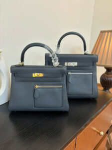 Kelly Colormatic. Authentic quality luxury bag crafted in genuine leather comes with authenticity card, dust bag and gift bag. Where Classic Kelly Meets Colourful Genius. Hand-crafted from ultra-smooth Swift leather and finished with radiant gold hardware, this exceptional limited-edition masterpiece brings a fresh, artistic twist to the iconic Kelly silhouette. Its cleverly designed front pocket opens wide with a single gusset for effortless access, while the rear flap pocket keeps your daily essentials—especially your most-used cards—right at your fingertips. The asymmetric yet perfectly balanced colour combination highlights the haute craftsmanship *rmès is celebrated for, turning every stitch into a statement. A collector’s dream and a style enthusiast’s delight, the Kelly Colormatic is sophistication with a spark—functional, vibrant, and unmistakably *rmès.