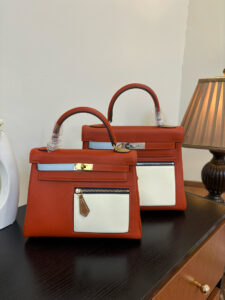 Kelly Colormatic. Authentic quality luxury bag crafted in genuine leather comes with authenticity card, dust bag and gift bag. Where Classic Kelly Meets Colourful Genius. Hand-crafted from ultra-smooth Swift leather and finished with radiant gold hardware, this exceptional limited-edition masterpiece brings a fresh, artistic twist to the iconic Kelly silhouette. Its cleverly designed front pocket opens wide with a single gusset for effortless access, while the rear flap pocket keeps your daily essentials—especially your most-used cards—right at your fingertips. The asymmetric yet perfectly balanced colour combination highlights the haute craftsmanship *rmès is celebrated for, turning every stitch into a statement. A collector’s dream and a style enthusiast’s delight, the Kelly Colormatic is sophistication with a spark—functional, vibrant, and unmistakably *rmès.