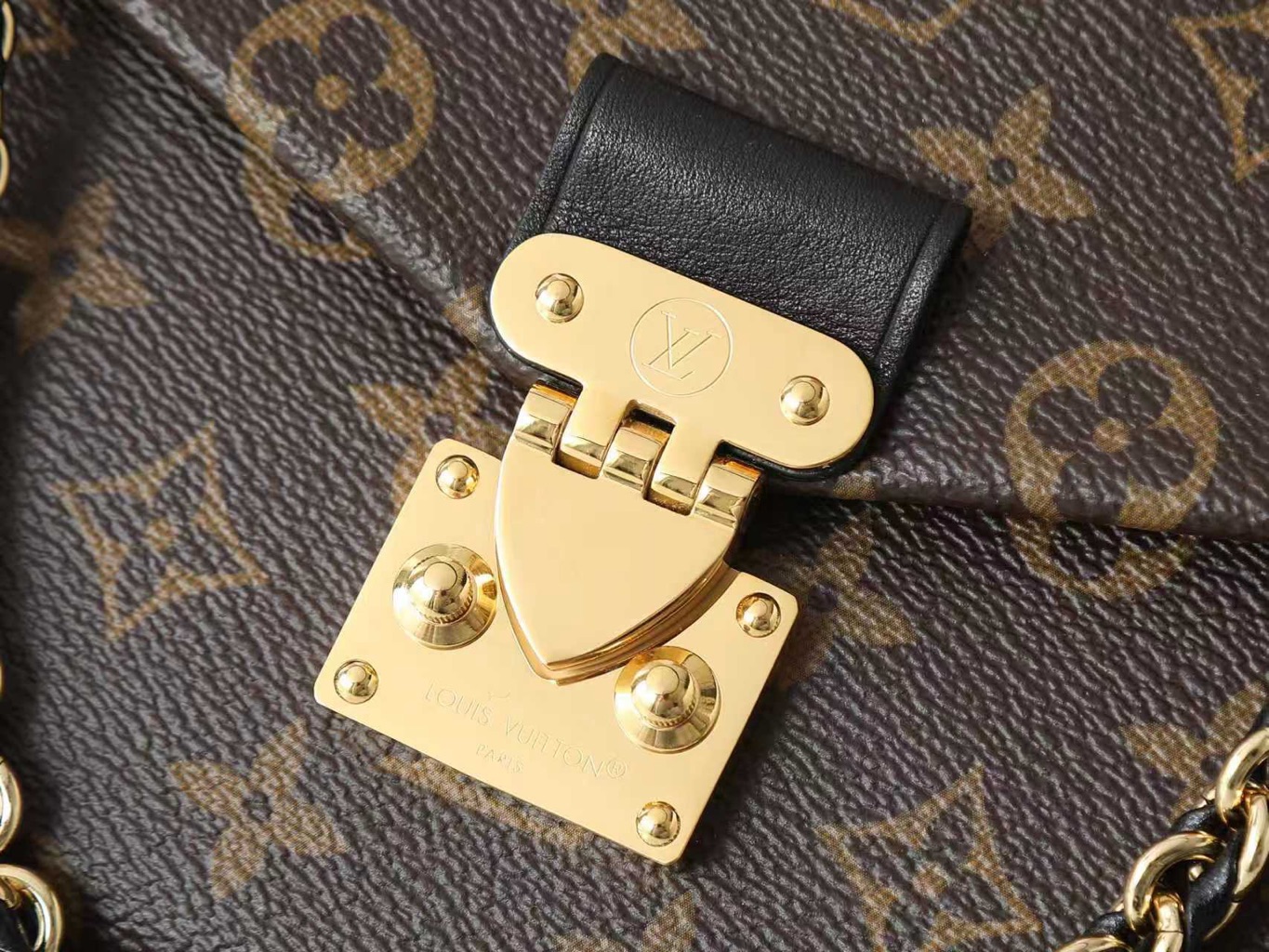 Trunkie 4 Trunkie. Authentic quality luxury bag crafted in genuine leather comes with authenticity card, dust bag and gift bag. Heritage, Reimagined for Today. A bold tribute to the House’s storied past, the Trunkie brings the spirit of vintage travel into a sleek, modern silhouette. Crafted in iconic Monogram canvas and adorned with 38 gold-toned rivets, it echoes the timeless charm of classic LV trunks. Metallic corners and the signature S-lock closure elevate its structured design, while the sliding chain offers versatile styling—from shoulder to crossbody with effortless ease. Inside, a thoughtfully sized interior with a zipped pocket keeps your essentials perfectly organized. Where history meets modern sophistication, the Trunkie is more than a bag—it’s a statement of enduring luxury.
