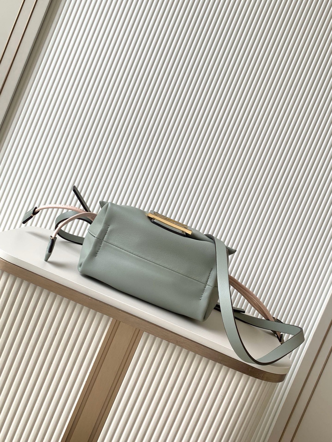 Mamma Baguette Small 11 Small Mamma Baguette. Authentic quality luxury bag crafted in genuine leather comes with authenticity card, dust bag and gift bag. A Soft Revival of an Icon. Born in the late ’90s as the effortlessly chic “big sister” to the original, the Mamma Baguette returns for Spring/Summer 2025 with a modern, deconstructed allure. Reimagined in dreamy nappa leather, it blends nostalgia with a fresh, fluid silhouette that feels both relaxed and refined. An oversized FF clasp, accented with a tonal leather insert, anchors the design with signature *ENDI attitude. Inside, a generously sized suede-lined compartment with a drawstring closure and ties offers both luxury and practicality. Finished with gold-tone hardware and complete with detachable handle and shoulder strap, it transitions seamlessly from hand-held elegance to crossbody ease. Soft, iconic, and undeniably modern—the Mamma Baguette is back, and better than ever.