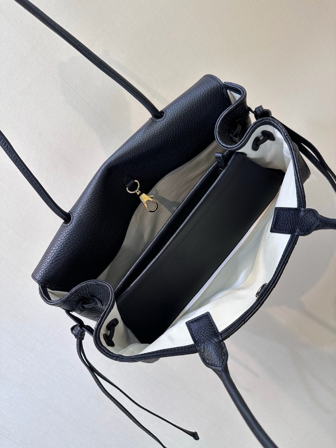 Small Urban Essential 3 Small Urban Essential. Authentic quality luxury bag crafted in genuine leather comes with authenticity card, dust bag and gift bag. Everyday Luxury, Effortlessly Refined. Small Urban Essentials Shopping Bag brings together timeless elegance and modern functionality. Crafted from luxurious grained calfskin leather with signature diamond quilting, this sophisticated shoulder bag offers a perfect balance of style and practicality. Designed with refined details, it features elegant rolled leather top handles, decorative side ties, and the iconic CC turn-lock front flap—a signature touch that instantly reflects *ANEL’s heritage. The open-top design reveals a thoughtfully organized interior with a partitioned natural canvas lining, leather base, and secure zippered compartment. Perfect for daily essentials, this versatile bag transitions effortlessly from city days to elegant outings. A timeless *ANEL essential designed for those who appreciate understated luxury with everyday ease.