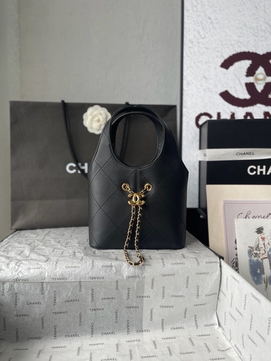 Small Tote 2 Small Tote. Authentic quality luxury bag crafted in genuine leather comes with authenticity card, dust bag and gift bag. Effortless Everyday Luxury. The *ANEL Small Tote from the Spring–Summer 2026 Pre-Collection combines timeless elegance with everyday practicality. Crafted from smooth calfskin in classic black, it features a structured silhouette that is both refined and versatile. Perfectly sized for daily essentials, this compact tote is enhanced by subtle gold-tone hardware for a touch of signature *ANEL sophistication. Whether for work, city outings, or everyday wear, it’s a chic companion designed to elevate every look. Elegant, practical, and effortlessly timeless.