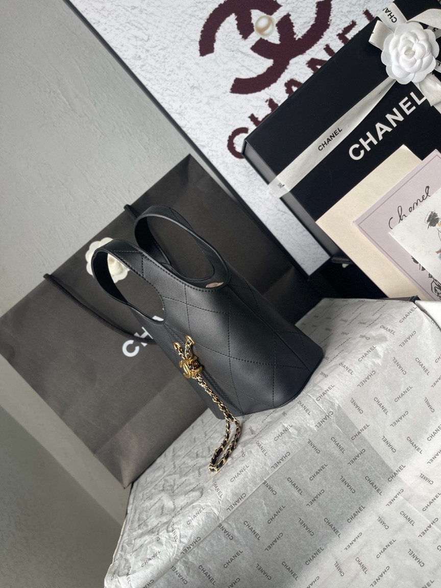 Small Tote 5 Small Tote. Authentic quality luxury bag crafted in genuine leather comes with authenticity card, dust bag and gift bag. Effortless Everyday Luxury. The *ANEL Small Tote from the Spring–Summer 2026 Pre-Collection combines timeless elegance with everyday practicality. Crafted from smooth calfskin in classic black, it features a structured silhouette that is both refined and versatile. Perfectly sized for daily essentials, this compact tote is enhanced by subtle gold-tone hardware for a touch of signature *ANEL sophistication. Whether for work, city outings, or everyday wear, it’s a chic companion designed to elevate every look. Elegant, practical, and effortlessly timeless.