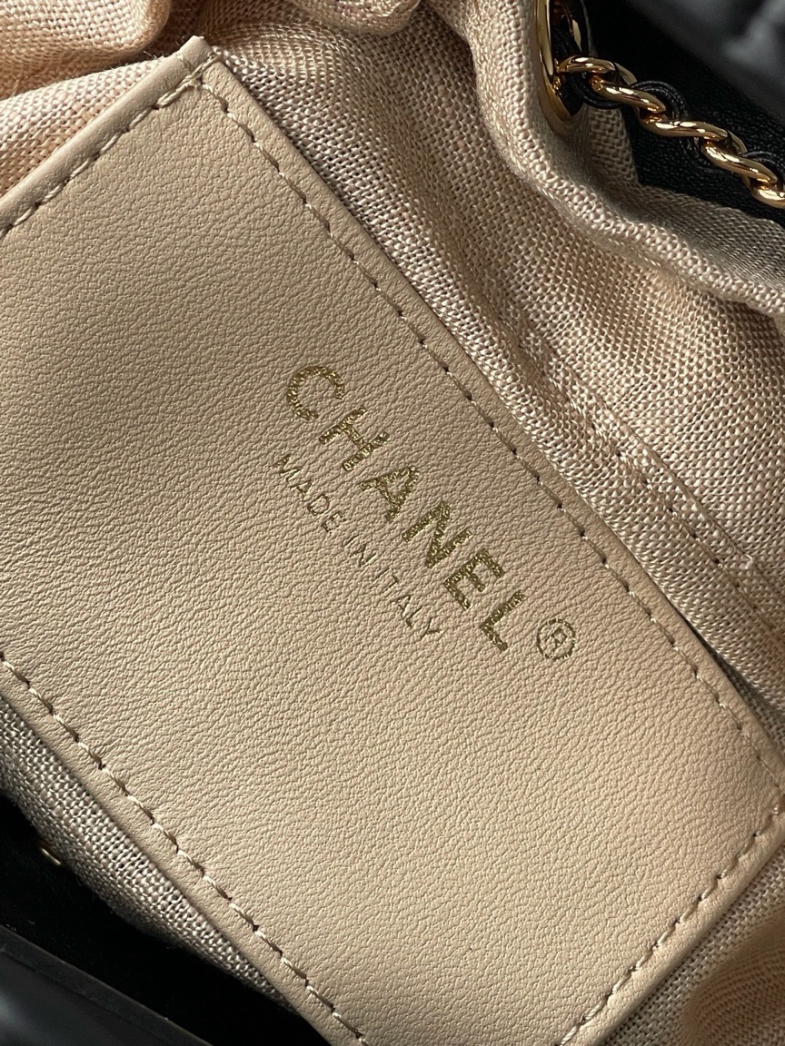 Small Tote 8 Small Tote. Authentic quality luxury bag crafted in genuine leather comes with authenticity card, dust bag and gift bag. Effortless Everyday Luxury. The *ANEL Small Tote from the Spring–Summer 2026 Pre-Collection combines timeless elegance with everyday practicality. Crafted from smooth calfskin in classic black, it features a structured silhouette that is both refined and versatile. Perfectly sized for daily essentials, this compact tote is enhanced by subtle gold-tone hardware for a touch of signature *ANEL sophistication. Whether for work, city outings, or everyday wear, it’s a chic companion designed to elevate every look. Elegant, practical, and effortlessly timeless.